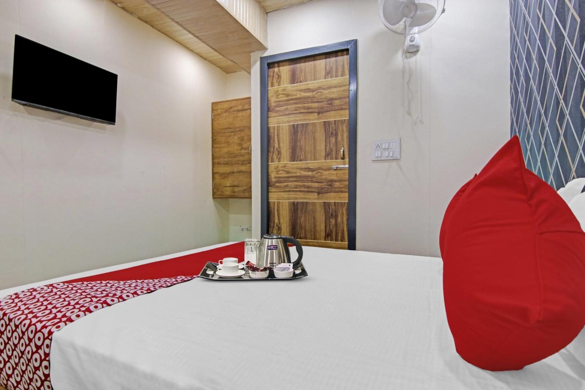 O Sr Residency Near Ccd 4* New Delhi